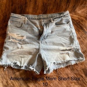 American Eagle “Mom” Short